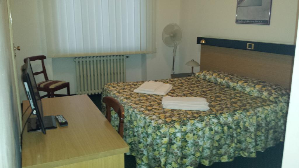 Hotel Cascata Pozzolo Formigaro Bagian luar foto