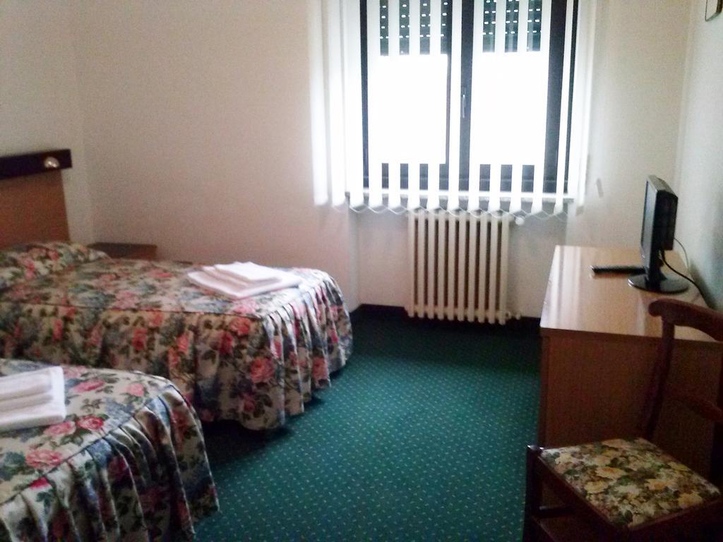 Hotel Cascata Pozzolo Formigaro Bagian luar foto